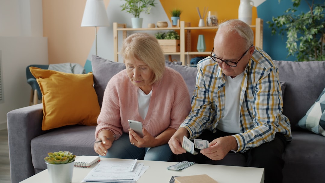 Familia planificando finanzas